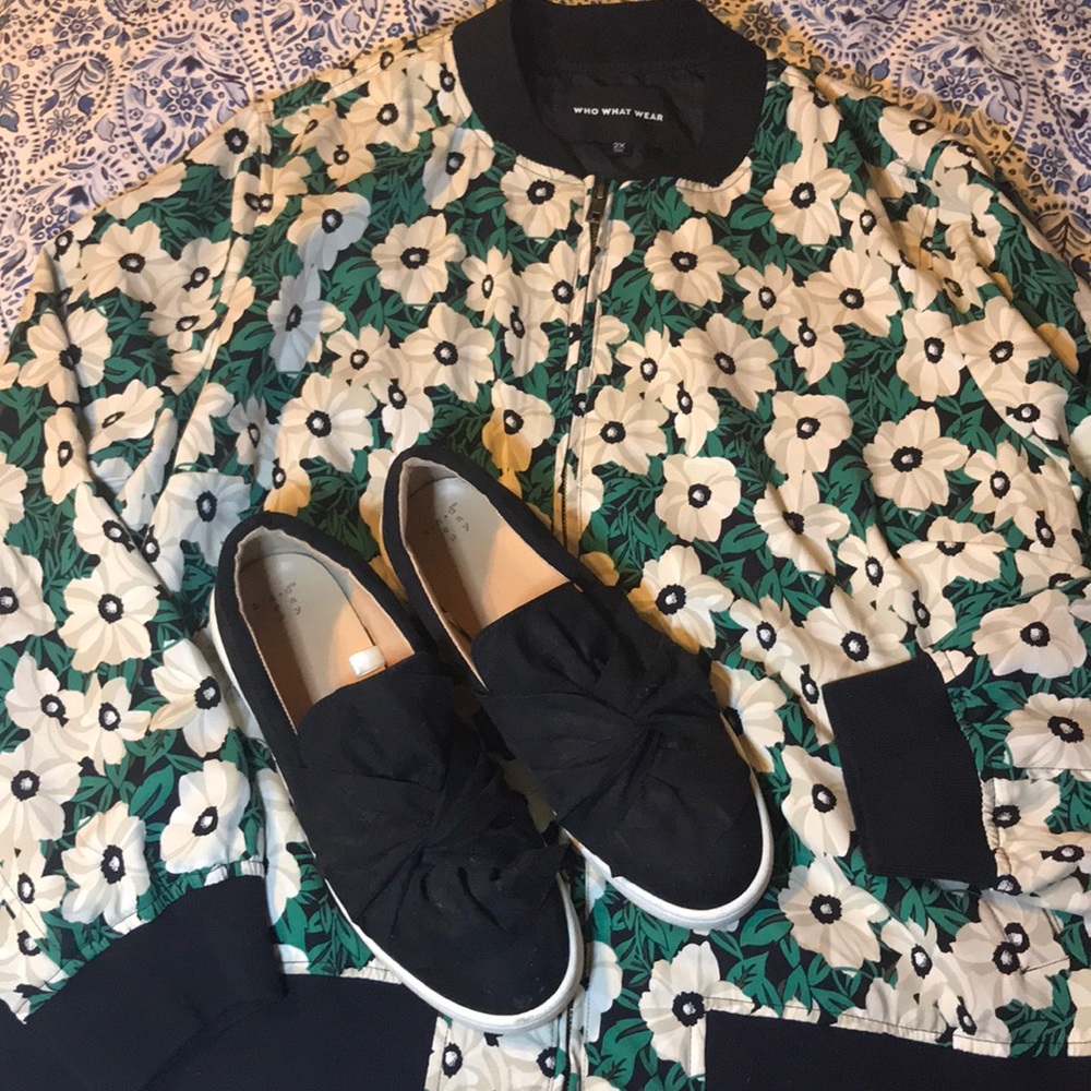 Trendy plus size bomber jacket in black and floral
